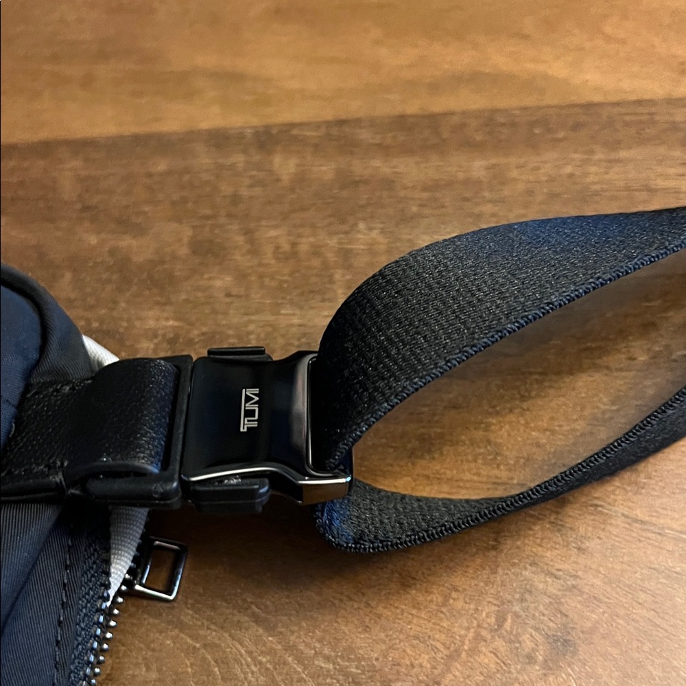 Tumi Black Belt Bag - Picture 5 of 8